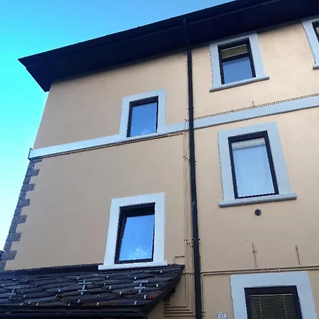 Apartment Shredhouse3